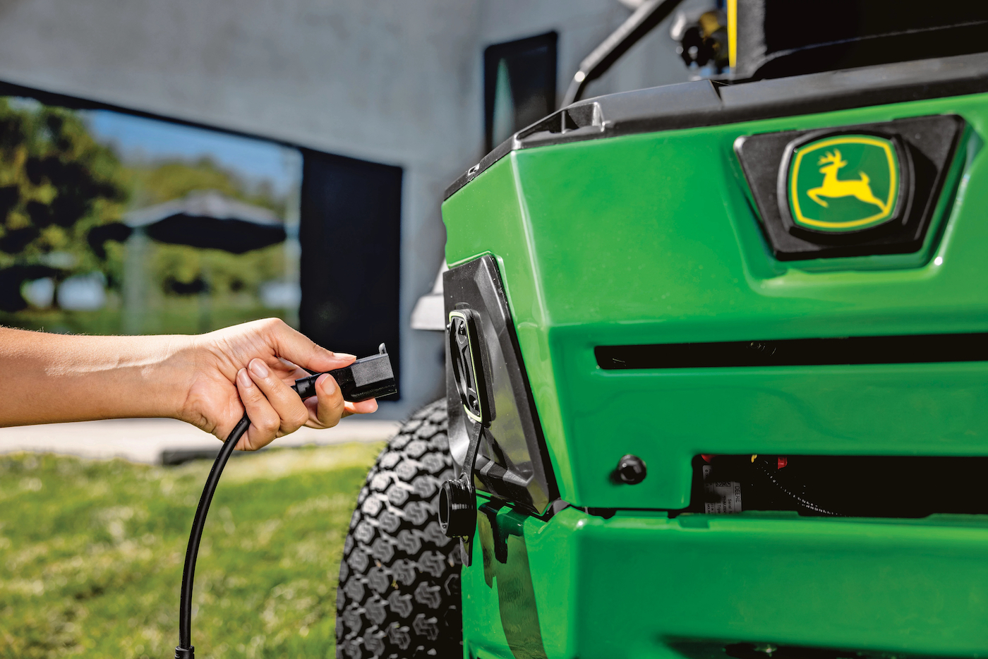 John Deere introduces all-new Z370R Electric ZTrak™ Mower