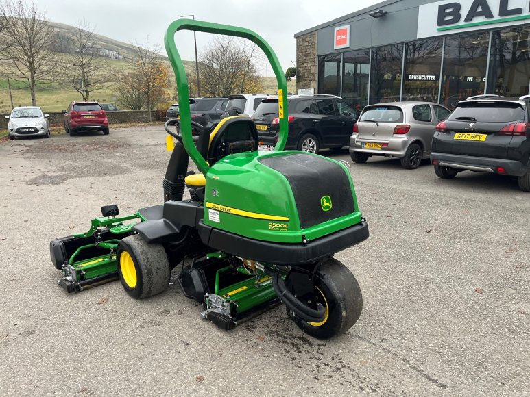 John Deere 2500E Greens Mower 