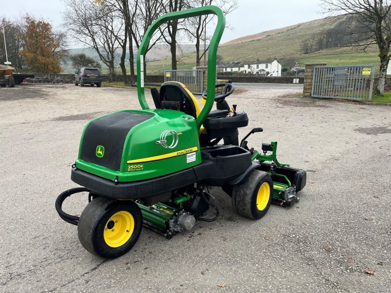 John Deere 2500E Greens Mower 