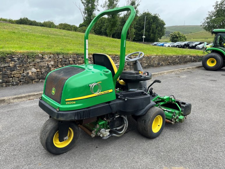 John Deere 2500B Greens Mower