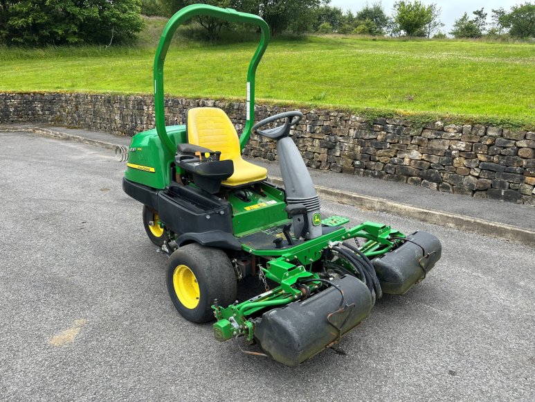 John Deere 2500B Greens Mower