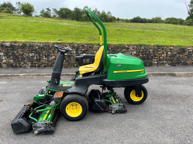 John Deere 2500E Greens Mower