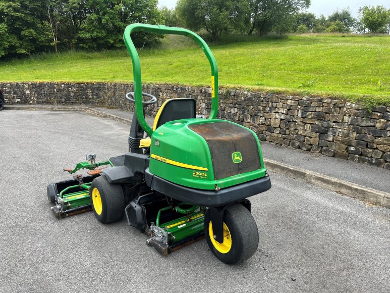 John Deere 2500E Greens Mower