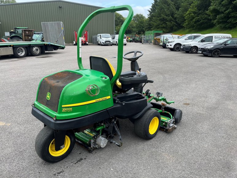 John Deere 2500E Greens Mower