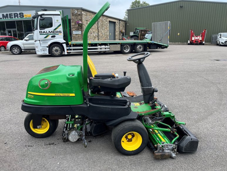 John Deere 2500E Greens Mower