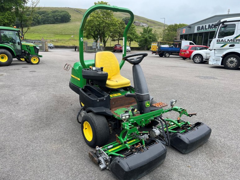 John Deere 2500E Greens Mower