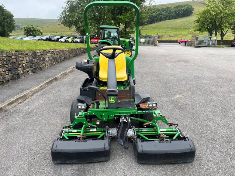 John Deere 2500E Greens Mower