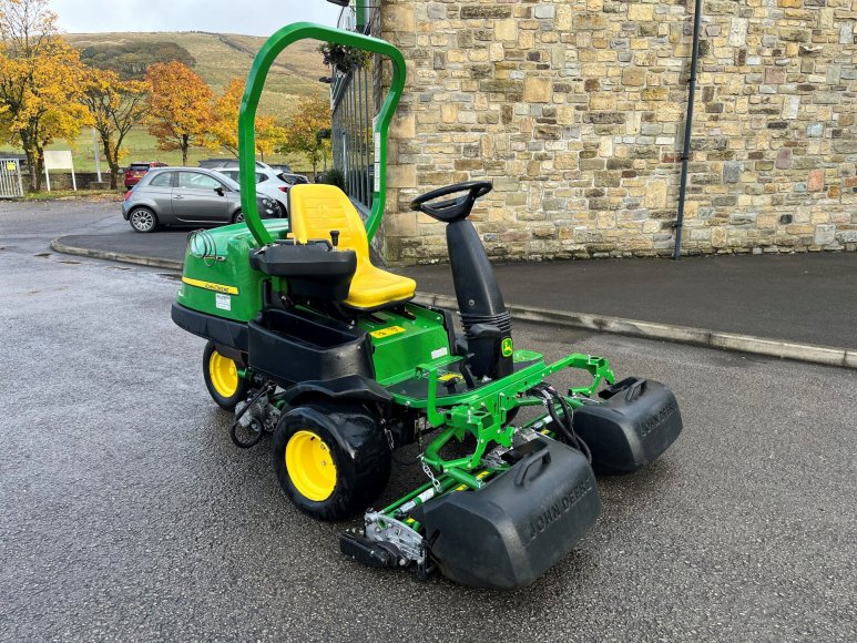 John Deere 2500E Greens Mower