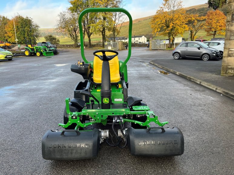 John Deere 2500E Greens Mower