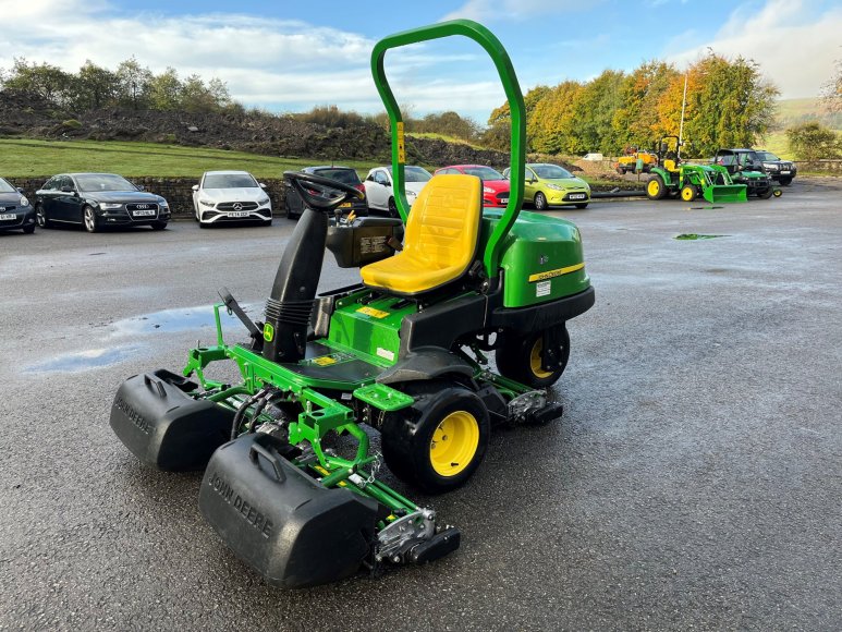 John Deere 2500E Greens Mower