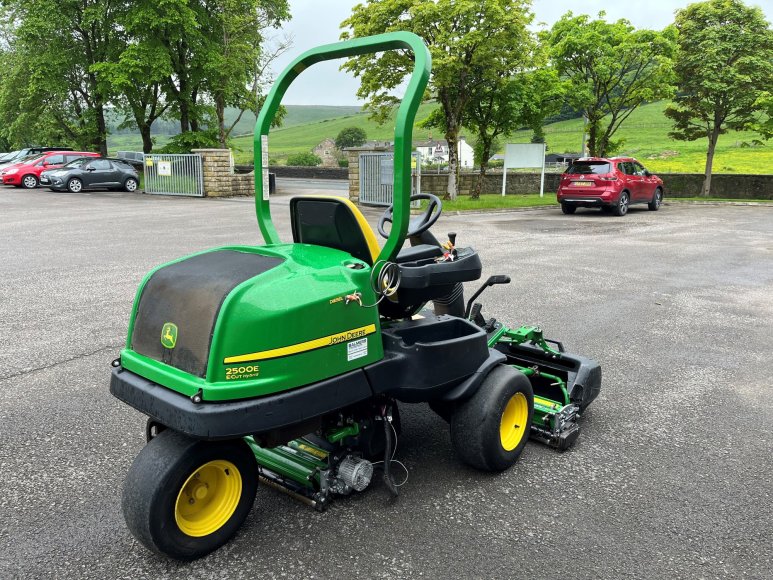 John Deere 2500E Greens Mower