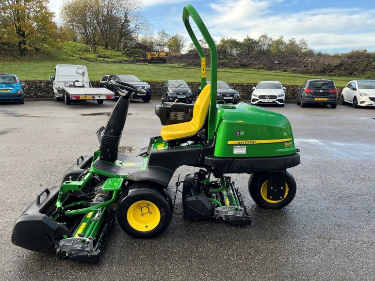 John Deere 2500E Greens Mower