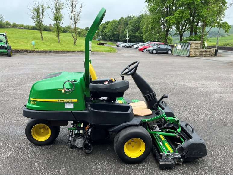 John Deere 2500E Greens Mower