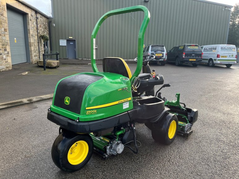 John Deere 2500E Greens Mower