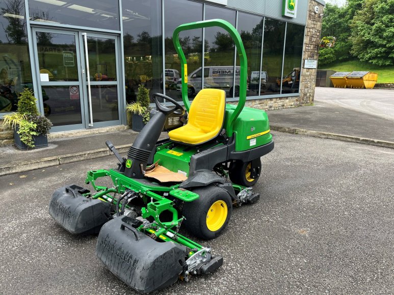 John Deere 2500E Greens Mower