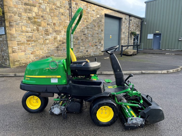 John Deere 2500E Greens Mower