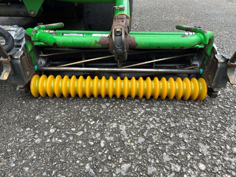 John Deere 2500E Greens Mower