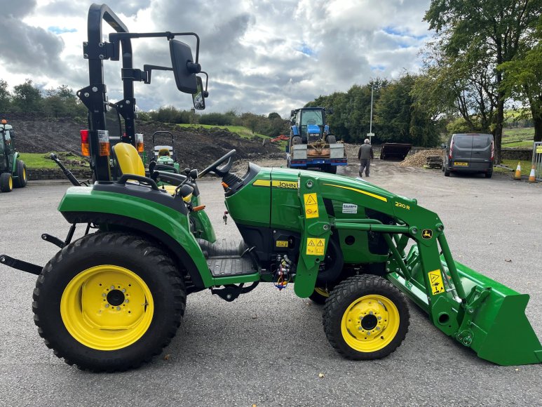 John Deere 2038R Compact Tractor c/w Loader 