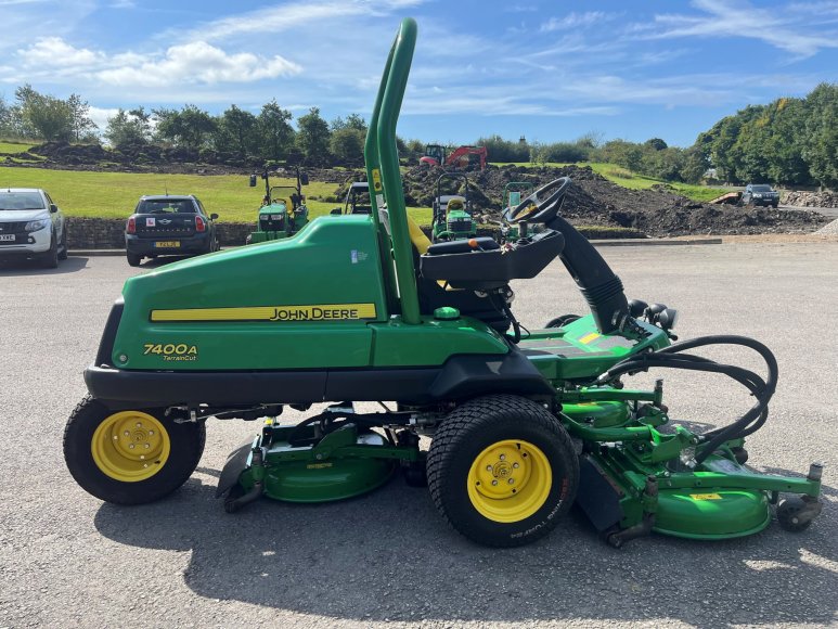 John Deere 7400A Surrounds Mower 