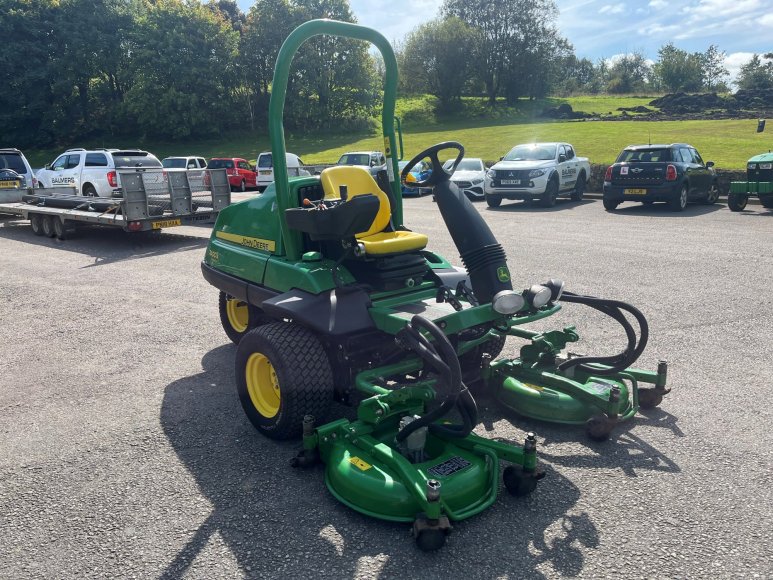 John Deere 7400A Surrounds Mower 