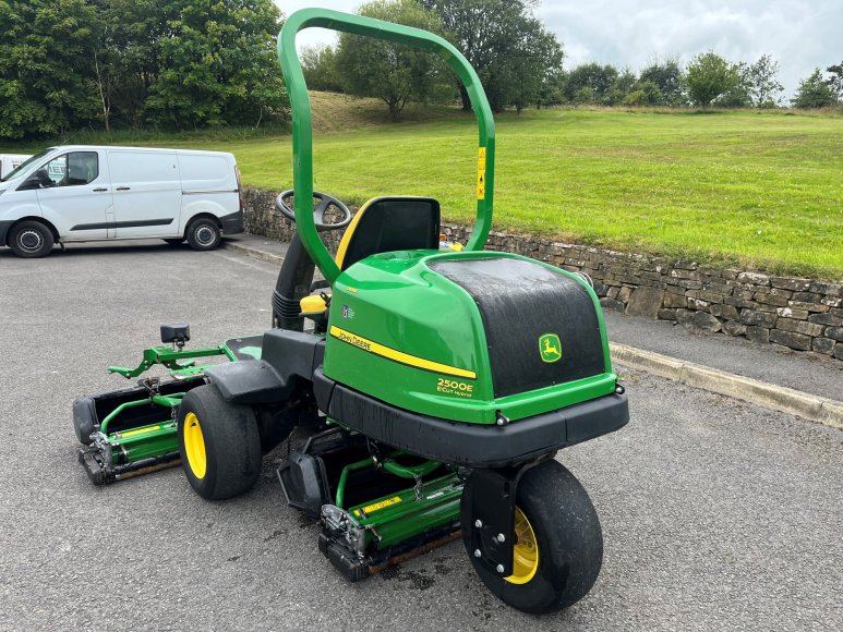 John Deere 2500E Greens Mower