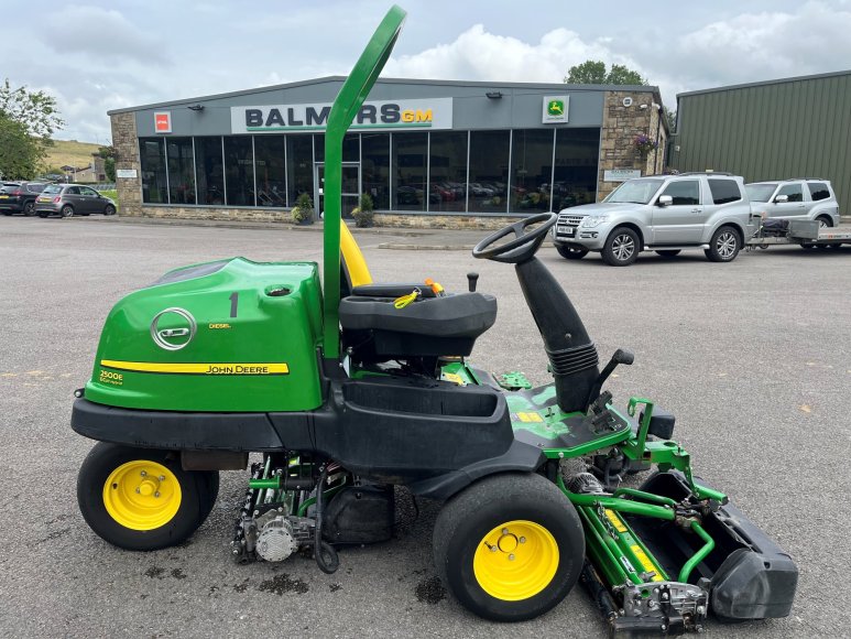 John Deere 2500E Greens Mower