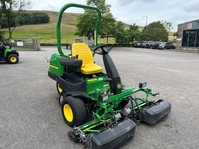 John Deere 2500E Greens Mower