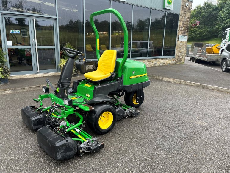 John Deere 2500E Greens Mower