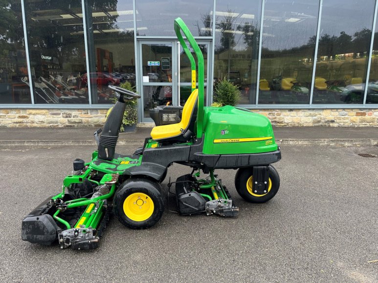 John Deere 2500E Greens Mower