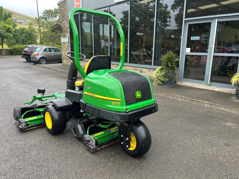 John Deere 2500E Greens Mower