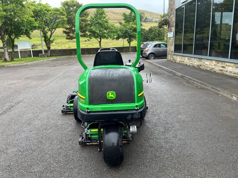 John Deere 2500E Greens Mower