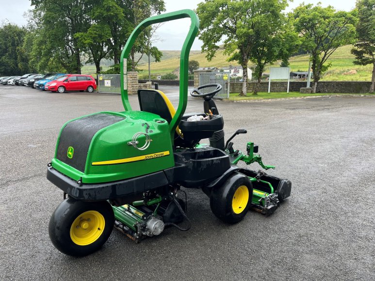 John Deere 2500E Greens Mower