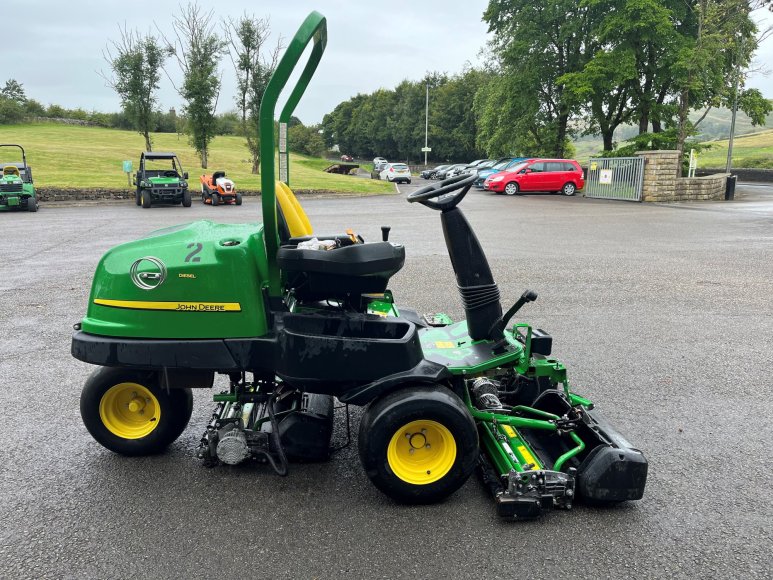 John Deere 2500E Greens Mower