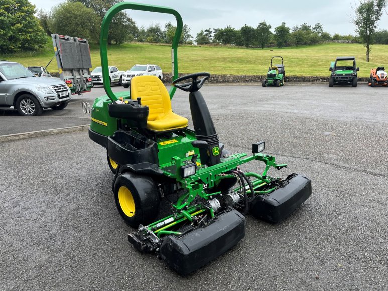 John Deere 2500E Greens Mower