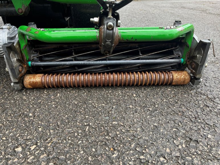 John Deere 2500E Greens Mower