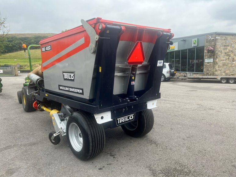 Trilo SG400 Vacuum Sweeper