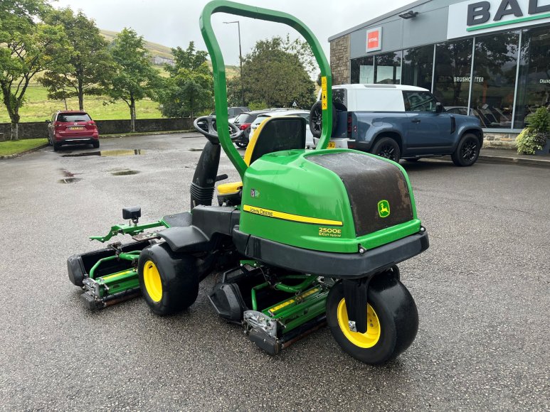 John Deere 2500E Greens Mower