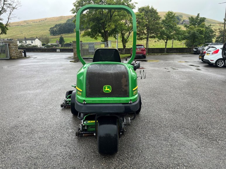 John Deere 2500E Greens Mower