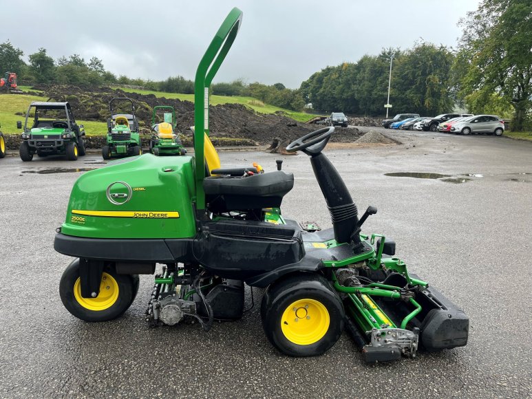 John Deere 2500E Greens Mower