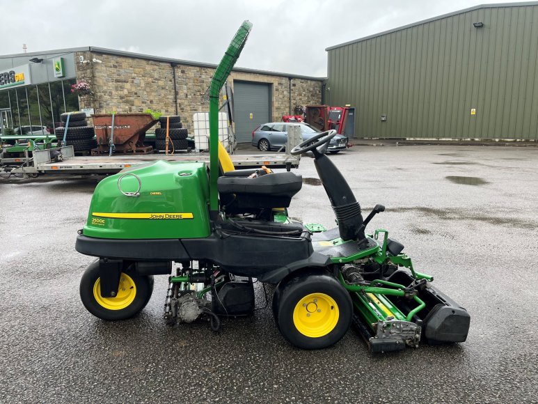 John Deere 2500E Greens Mower