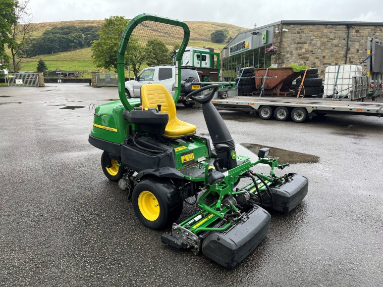 John Deere 2500E Greens Mower