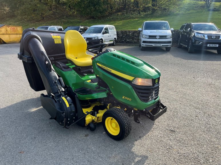 John Deere X590 Ride on Mower