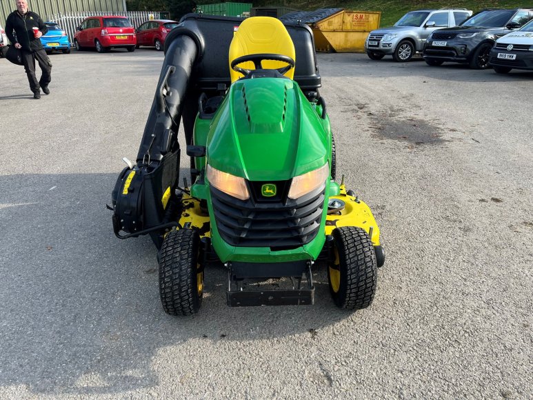 John Deere X590 Ride on Mower