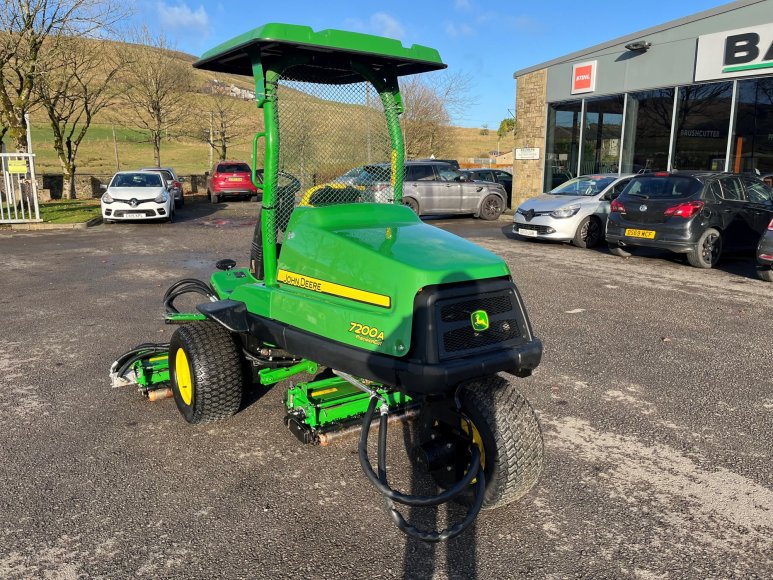 John Deere 7200A Surrounds Mower 