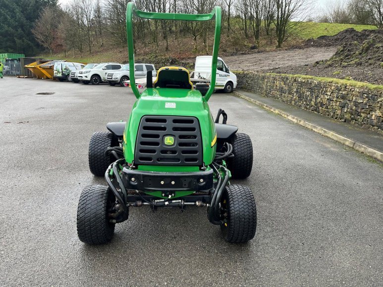 John Deere 8800 Terraincut Rough Mower 