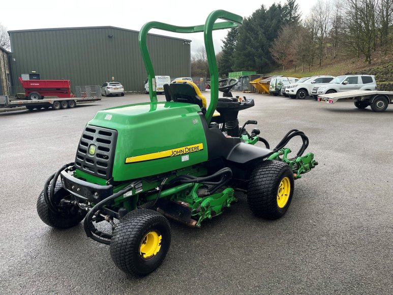 John Deere 8800 Terraincut Rough Mower 