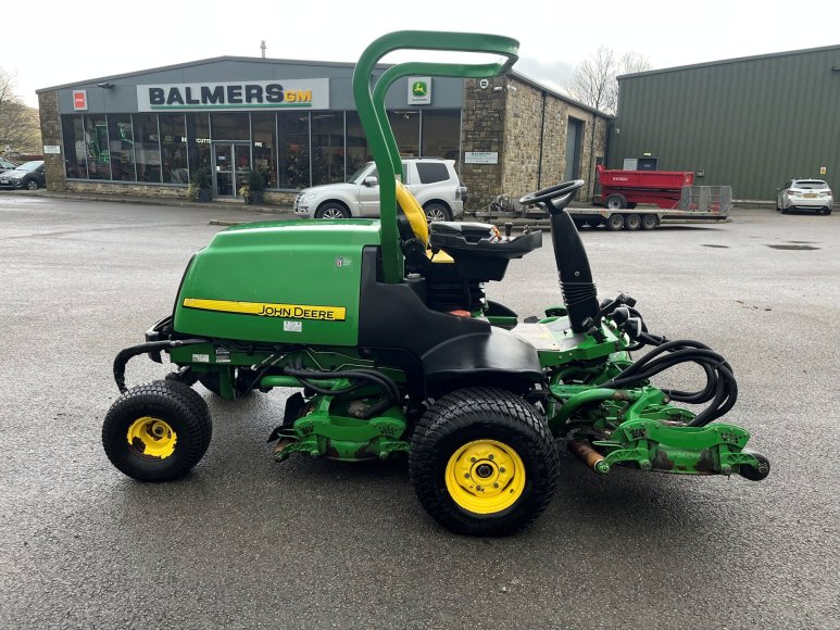 John Deere 8800 Terraincut Rough Mower 