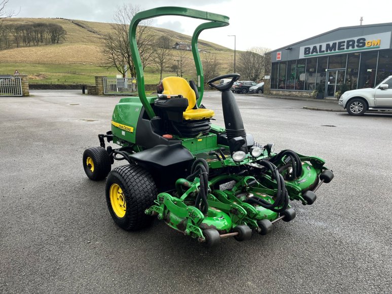 John Deere 8800 Terraincut Rough Mower 