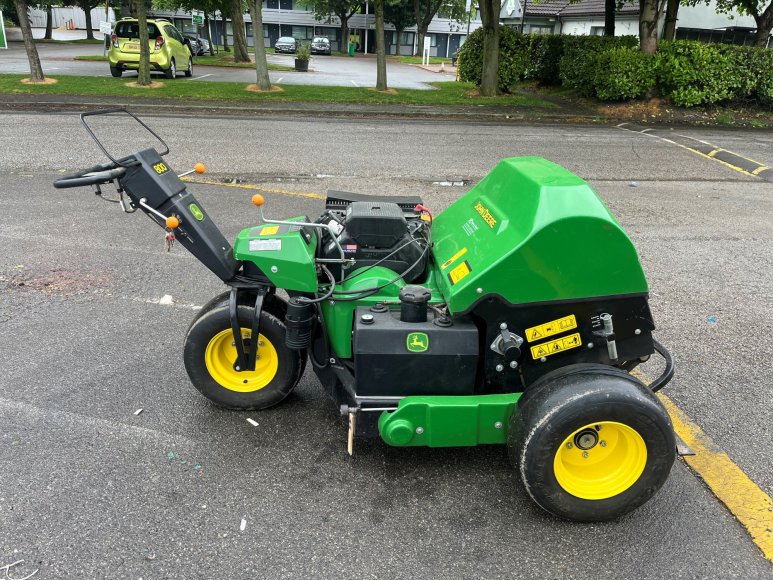 John Deere Aercore 800 Pedestrian Aerator 