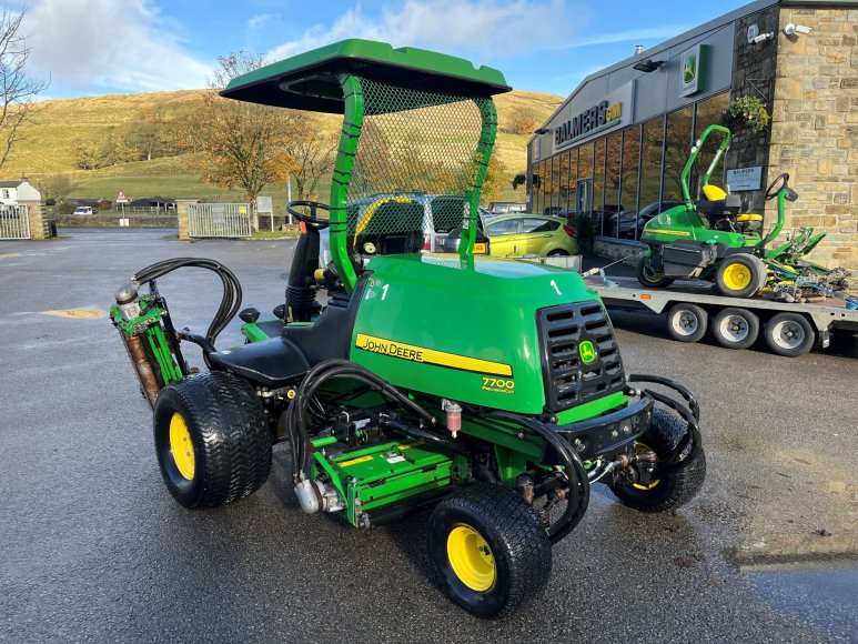 John Deere 7700 Fairway Mower